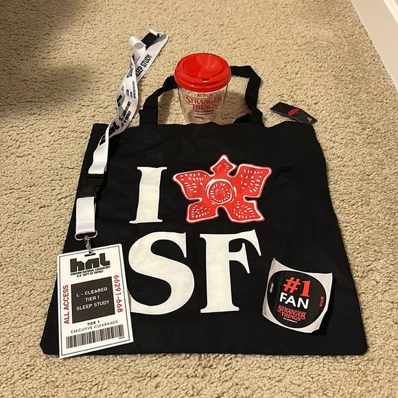 Stranger Things Experience in SF collectibles - Picture 1 of 2